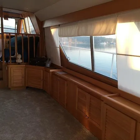 Botel Boats & Breakfast Porto Antico One