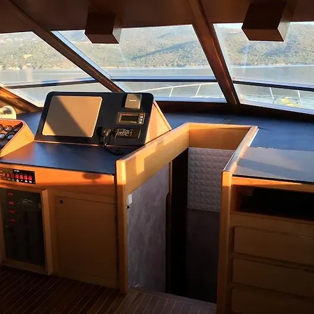 Boats & Breakfast Porto Antico One بوتيل *