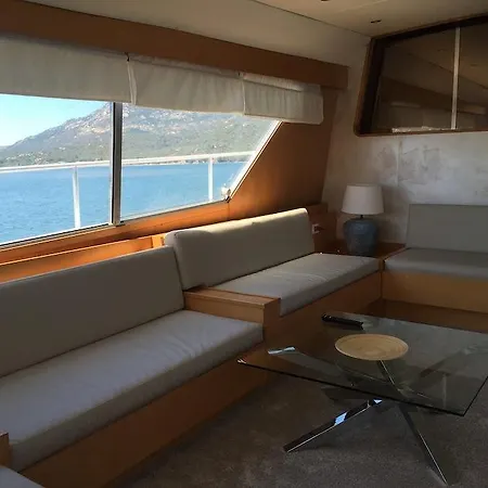 Boats & Breakfast Porto Antico One بوتيل *