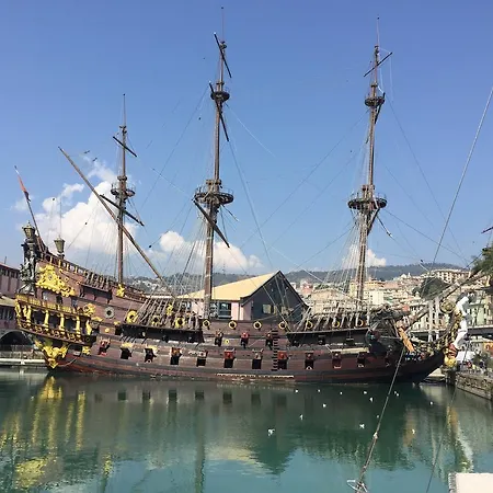 Boats & Breakfast Porto Antico One * Genua