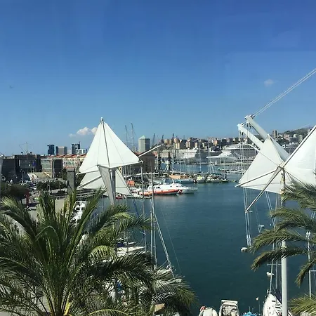 Boats & Breakfast Porto Antico One Botel Genova