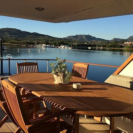 Botel Boats & Breakfast Porto Antico One